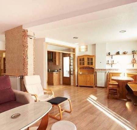 Trampantojo Apartamento En El Corazon De Pamplona Apartment Luaran gambar
