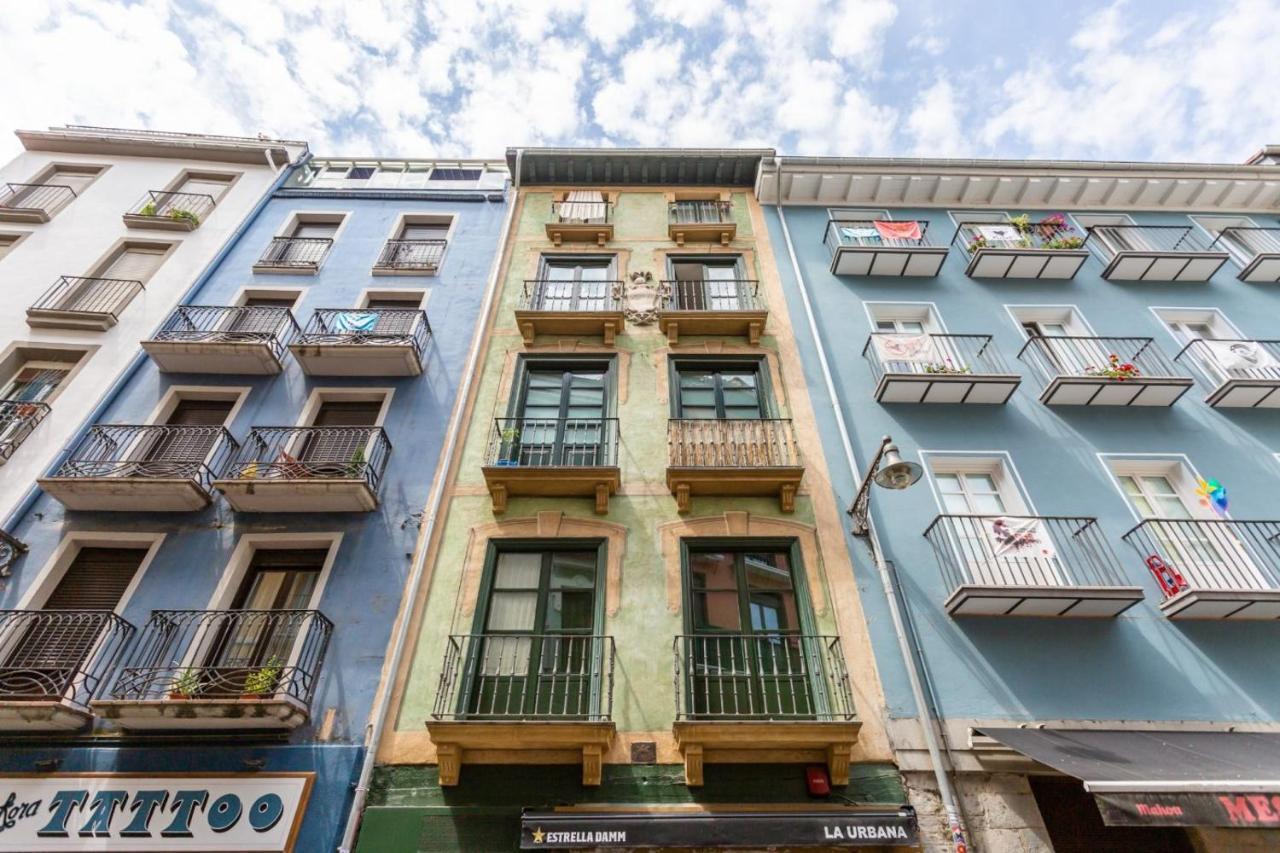 Trampantojo Apartamento En El Corazon De Pamplona Apartment Luaran gambar