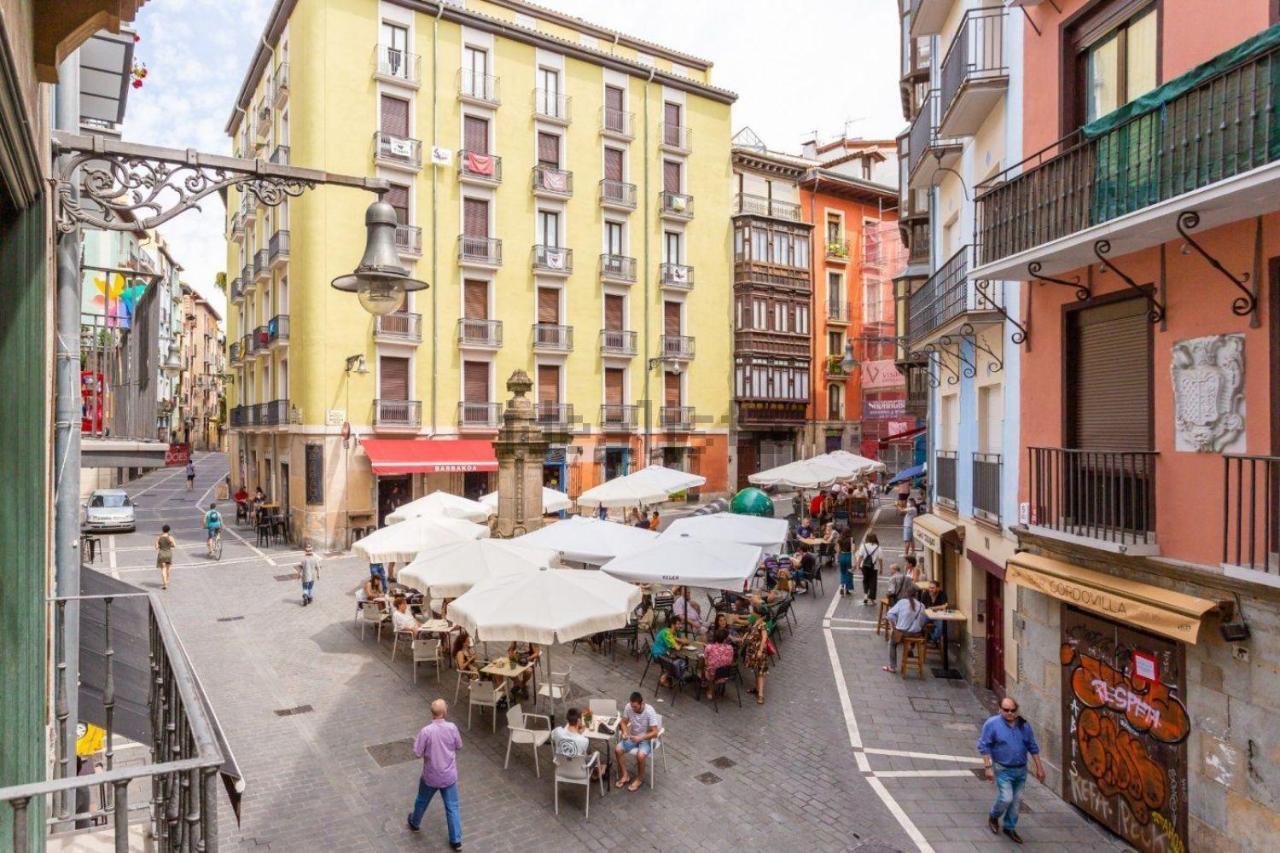 Trampantojo Apartamento En El Corazon De Pamplona Apartment Luaran gambar