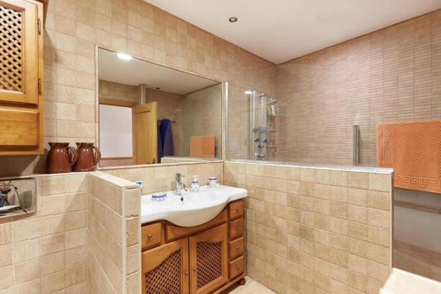 Trampantojo Apartamento En El Corazon De Pamplona Apartment Luaran gambar