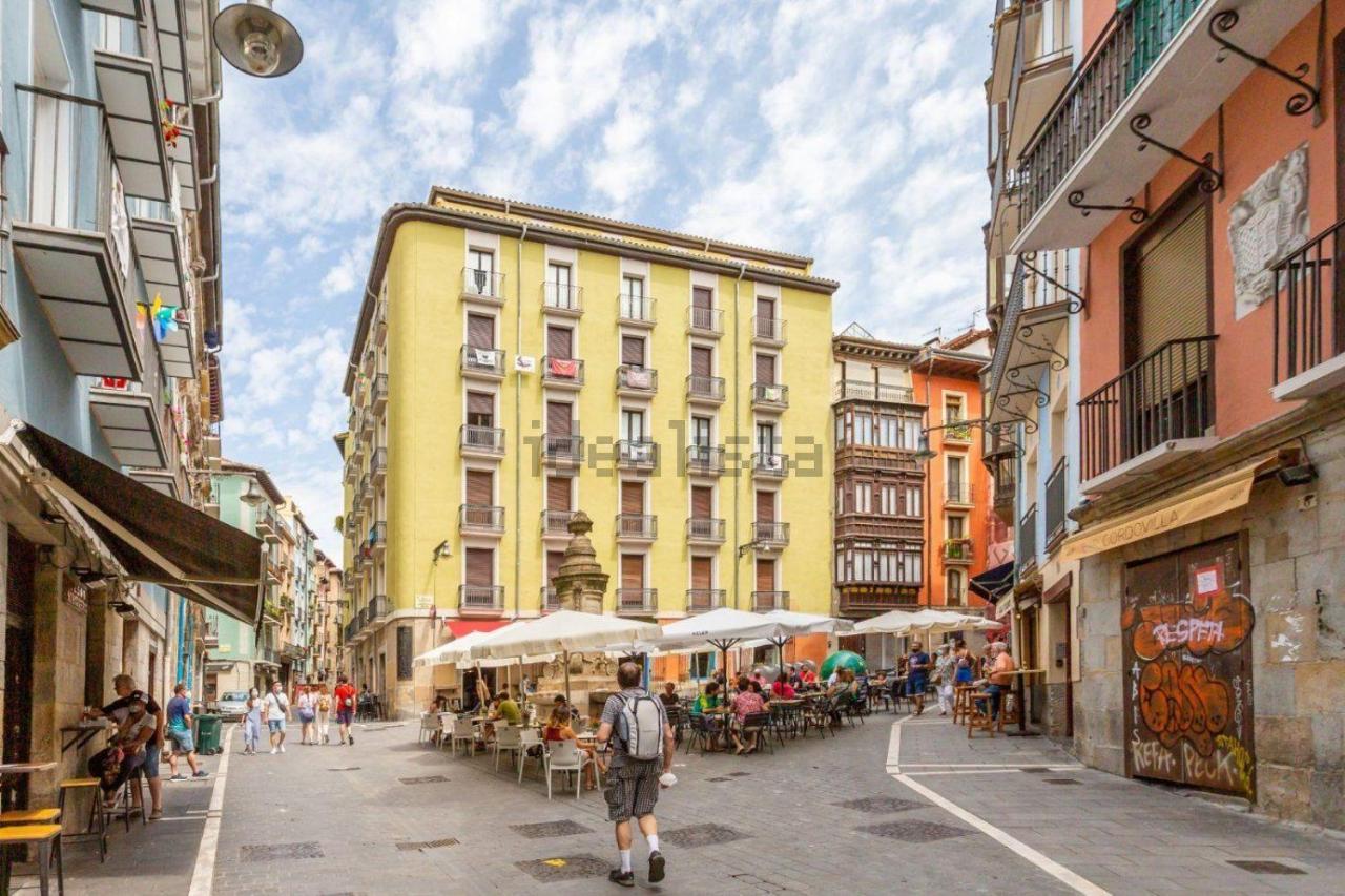 Trampantojo Apartamento En El Corazon De Pamplona Apartment Luaran gambar