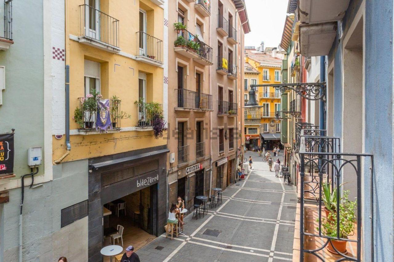 Trampantojo Apartamento En El Corazon De Pamplona Apartment Luaran gambar
