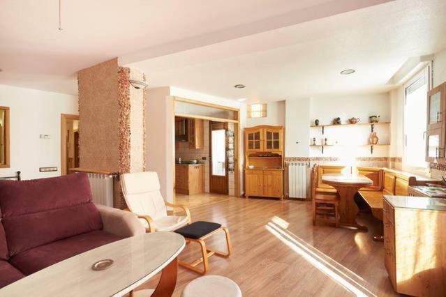 Trampantojo Apartamento En El Corazon De Pamplona Apartment Luaran gambar