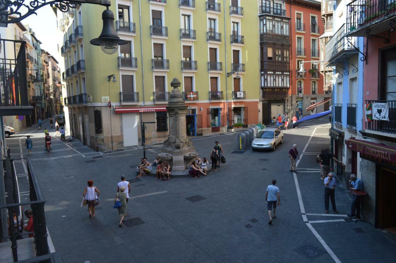 Trampantojo Apartamento En El Corazon De Pamplona Apartment Luaran gambar